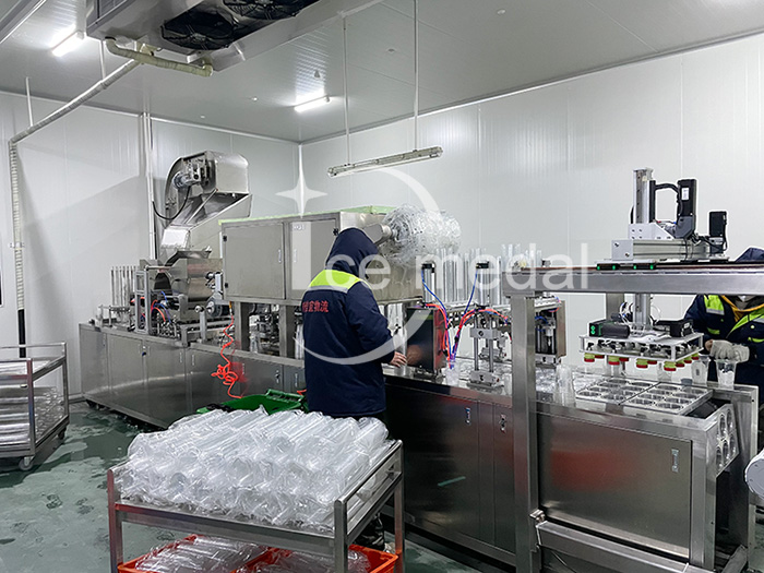 揭秘正在成為冰飲經(jīng)濟(jì)投資熱點(diǎn)的食用杯冰生產(chǎn)線(xiàn)